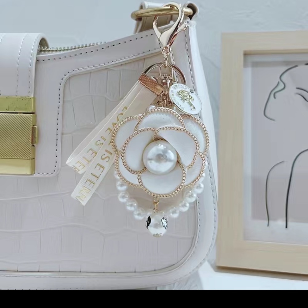 NWT Flower Pearl Elegant Keychain or Handbag Charm no matter how you wear it 🔥 - Picture 2 of 14